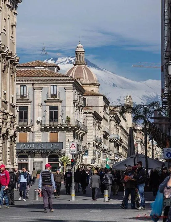 カターニアA Casuzza Al Centro,Con Terrazzino Privatoアパートメント アパート カターニア