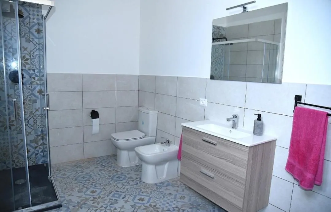 カターニアA Casuzza Al Centro,Con Terrazzino Privatoアパートメント 0*, カターニア イタリア