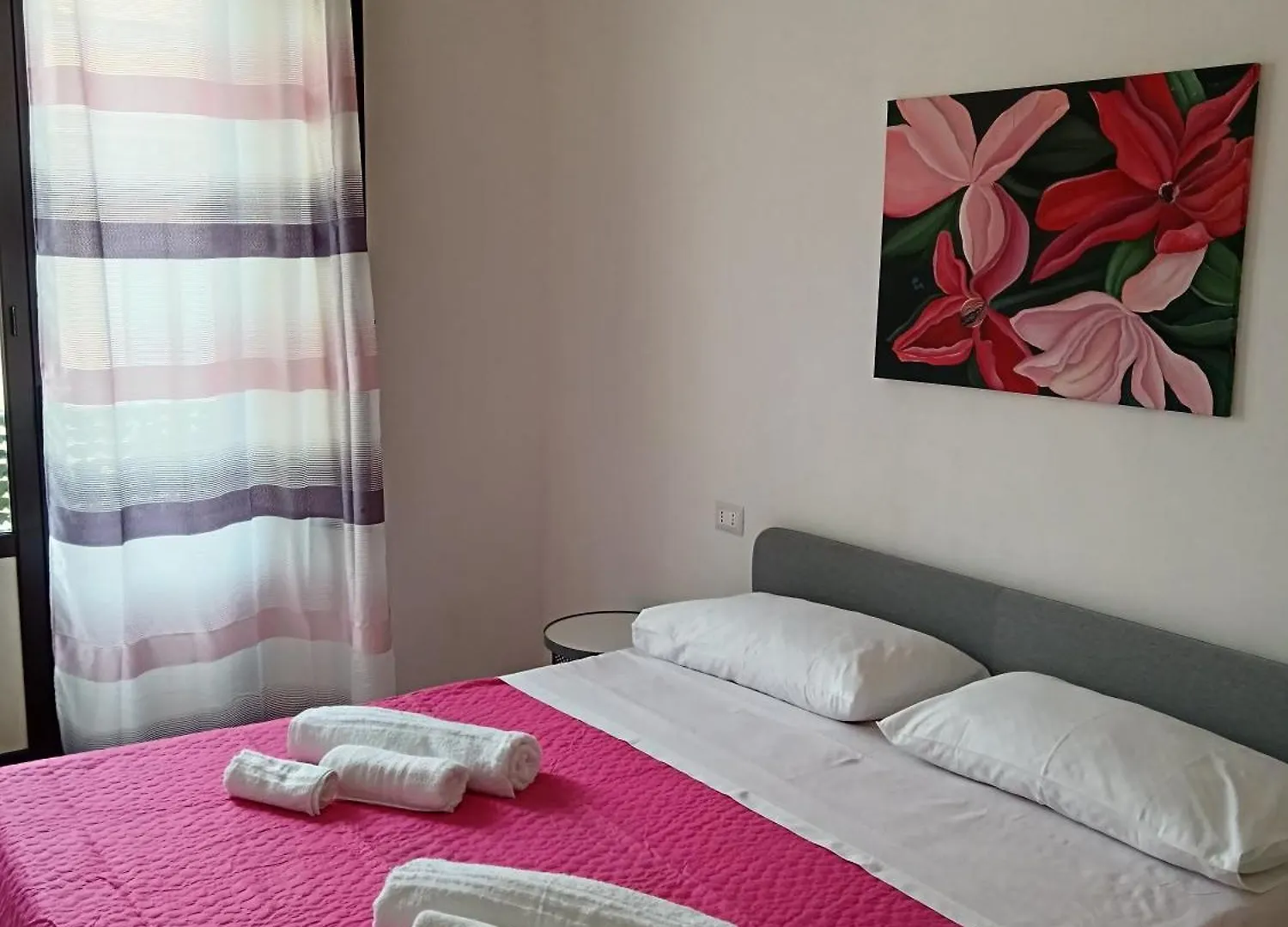 カターニアA Casuzza Al Centro,Con Terrazzino Privatoアパートメント 0*, カターニア